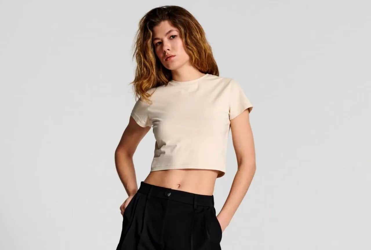 Jak zrobić crop top z bluzki - proste kroki do modnej przemiany