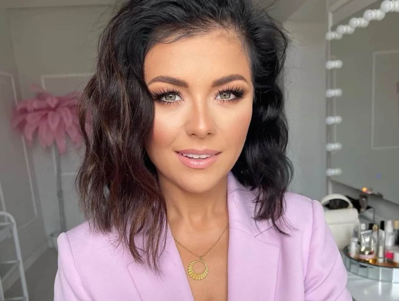 Jaką bluzkę do garnituru damskiego wybrać, aby wyglądać idealnie?