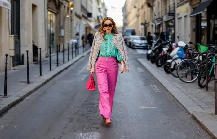 Co pasuje do różowych spodni? Odkryj idealne stylizacje i kolory