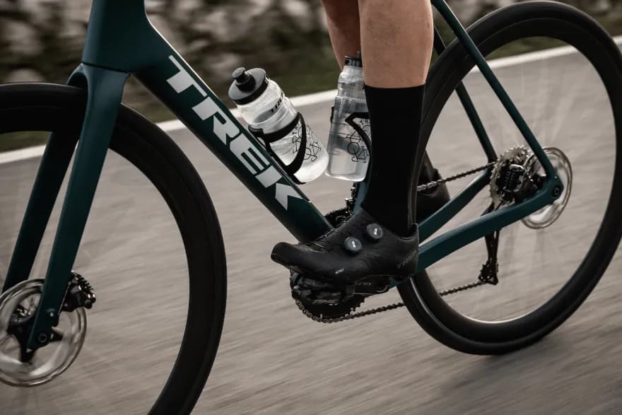 Jakie buty na rower szosowy wybrać, by uniknąć błędów?