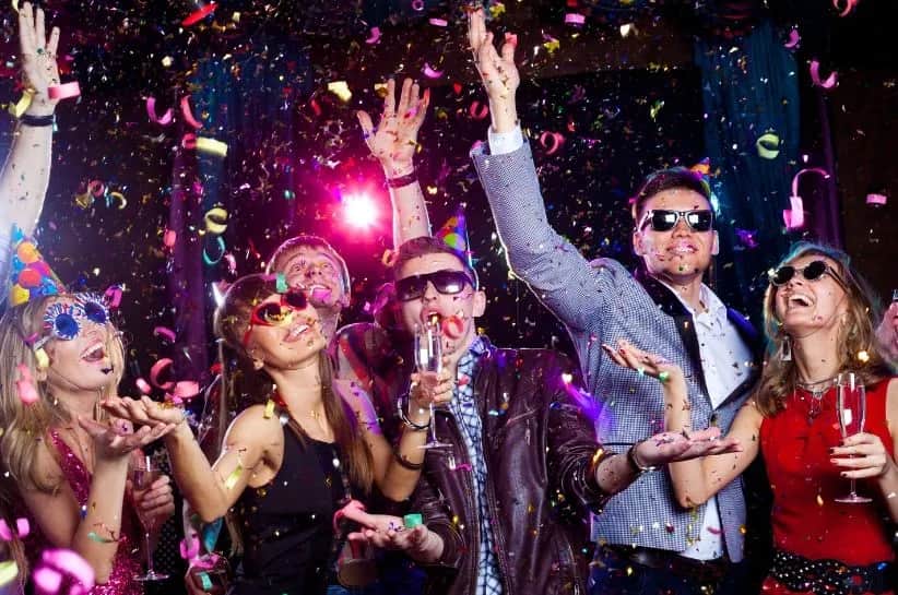 Jaką koszulę na sylwestra wybrać, aby olśnić wszystkich?